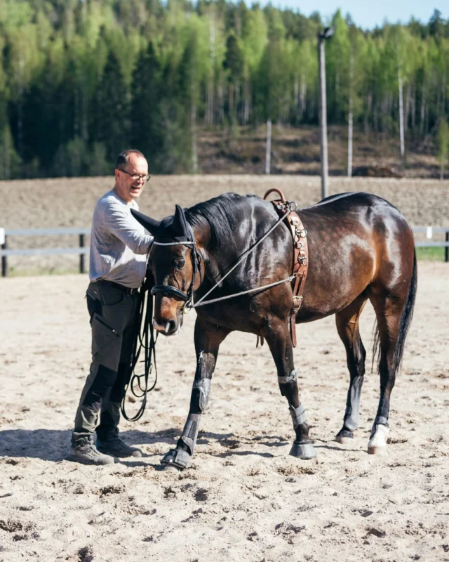 #OmegaMonday: What are Omega fatty acids, and why do we and our pets need them? 🧐 What are linoleic acid, EPA and DHA? Our product developer, Mikko Griinari, in the pic with his horse Nestori, wrote a brief key to Omega fatty acids to help you understand their different roles. Have a look at the blog post on nutrolin.com! 💡⁠
⁠
#Nutrolin #NutrolinLife #omega #fattyacids